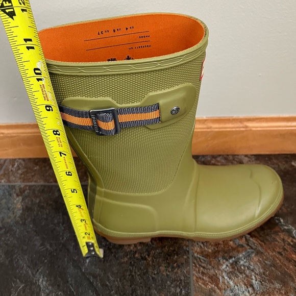 Women’s Hunter olive pea green Sissinghurst short waterproof rain boot. Size 6 - Picture 10 of 13